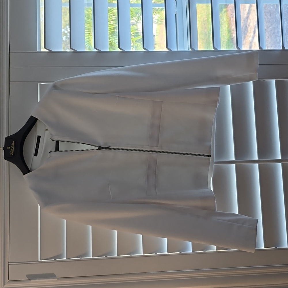 Tahari, size 6, white jacket